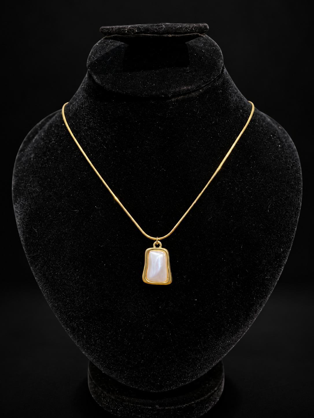 Golden Pearl-Effect Pendant Necklace