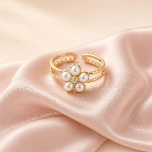 Gold plated adjustable ring with a flower of freshwater pearls
